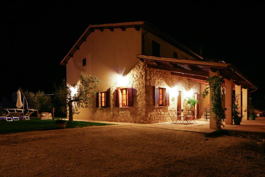 Agriturismo Le Vigne Foligno Extérieur photo